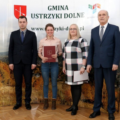 Wręczenie nagród i stypendiów uzdolnionej młodzieży